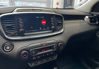 Подержанный автомобиль Kia Sorento 2018 года (8 фото)