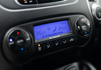 Подержанный автомобиль Hyundai ix35 2012 года (15 фото)