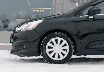 Подержанный автомобиль Citroen C4 Hatchback 2012 года (9 фото)