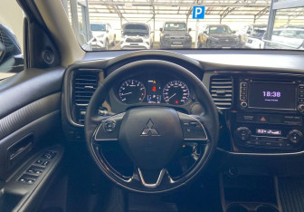 Подержанный автомобиль Mitsubishi Outlander 2016 года (16 фото)