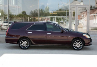 Подержанный автомобиль Toyota Mark II Wagon 2002 года (4 фото)