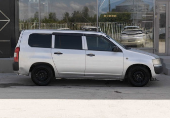 Подержанный автомобиль Toyota Probox 2009 года (4 фото)