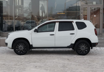 Подержанный автомобиль Renault Duster 2017 года (8 фото)