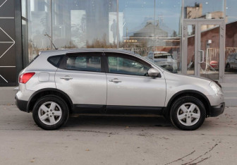 Подержанный автомобиль Nissan Qashqai 2007 года (4 фото)