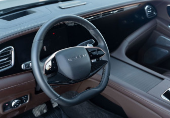 Подержанный автомобиль Exeed VX 2023 года (10 фото)