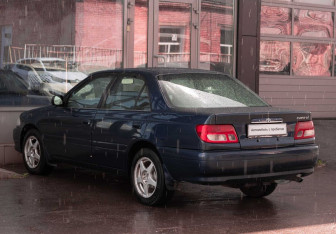 Подержанный автомобиль Toyota Carina Sedan 1999 года (7 фото)