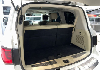 Подержанный автомобиль Infiniti QX80 2018 года (10 фото)