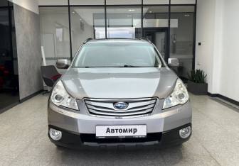 Подержанный автомобиль Subaru Legacy Wagon 2010 года (2 фото)