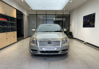 Подержанный автомобиль Toyota Avensis Sedan 2003 года (3 фото)