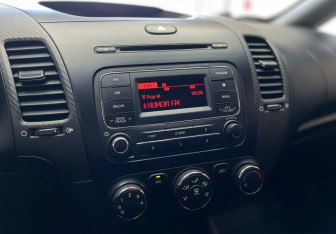 Подержанный автомобиль Kia Cerato Sedan 2013 года (16 фото)