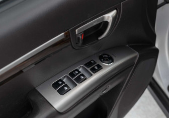 Подержанный автомобиль Hyundai Santa Fe 2011 года (16 фото)