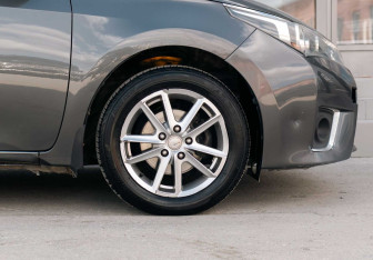 Подержанный автомобиль Toyota Corolla Sedan 2013 года (9 фото)
