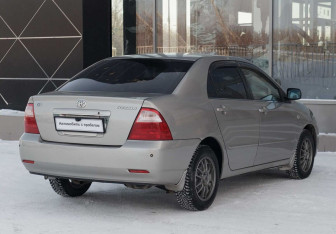 Подержанный автомобиль Toyota Corolla Sedan 2004 года (5 фото)