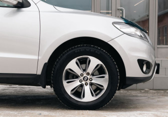 Подержанный автомобиль Hyundai Santa Fe 2011 года (9 фото)