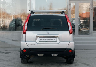 Подержанный автомобиль Nissan X-Trail 2012 года (6 фото)