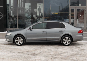 Подержанный автомобиль Skoda Superb Wagon 2012 года (9 фото)