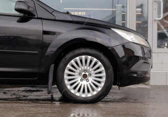 Подержанный автомобиль Ford Focus Sedan 2007 года (9 фото)