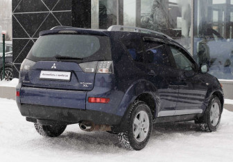Подержанный автомобиль Mitsubishi Outlander 2007 года (5 фото)