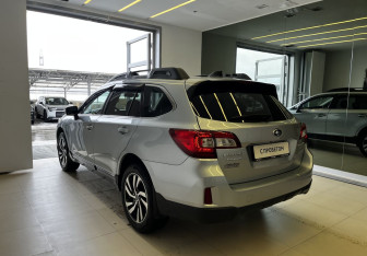 Подержанный автомобиль Subaru Outback Wagon 2016 года (6 фото)