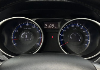 Подержанный автомобиль Hyundai ix35 2013 года (11 фото)