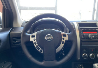 Подержанный автомобиль Nissan X-Trail 2012 года (13 фото)