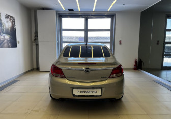 Подержанный автомобиль Opel Insignia Sedan 2011 года (5 фото)
