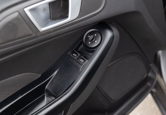 Подержанный автомобиль Ford Fiesta Sedan 2017 года (17 фото)