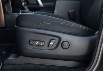 Подержанный автомобиль Toyota Land Cruiser Prado 2017 года (20 фото)