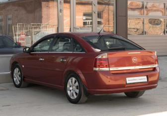 Подержанный автомобиль Opel Vectra Sedan 2006 года (7 фото)