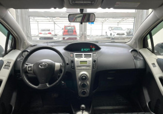 Подержанный автомобиль Toyota Yaris Hatchback 2008 года (10 фото)