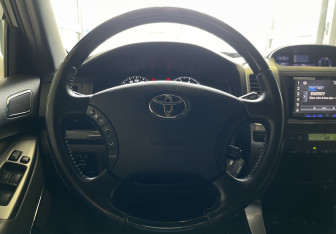 Подержанный автомобиль Toyota Land Cruiser Prado 2008 года (11 фото)