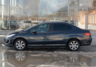 Подержанный автомобиль Peugeot 408 2012 года (8 фото)