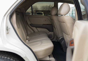 Подержанный автомобиль Lexus RX 2000 года (21 фото)