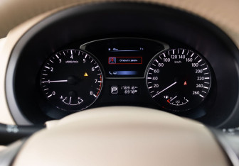 Подержанный автомобиль Nissan Teana 2014 года (13 фото)