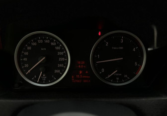 Подержанный автомобиль BMW X6 2013 года (17 фото)