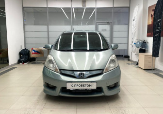 Подержанный автомобиль Honda Fit Shuttle 2012 года (2 фото)