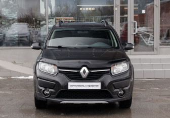 Подержанный автомобиль Renault Sandero 2017 года (2 фото)
