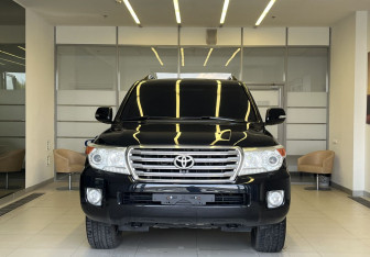 Подержанный автомобиль Toyota Land Cruiser Suv 2012 года (2 фото)