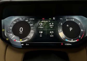Подержанный автомобиль Land Rover Range Rover 2023 года (16 фото)