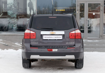 Подержанный автомобиль Chevrolet Orlando 2012 года (6 фото)