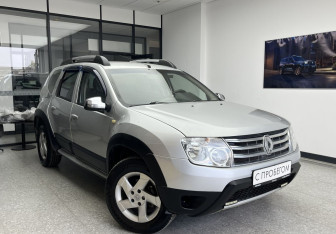 Подержанный автомобиль Renault Duster 2012 года (3 фото)