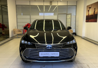 Подержанный автомобиль Toyota Avalon 2021 года (2 фото)