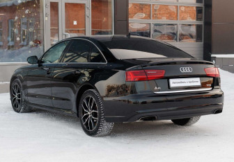 Подержанный автомобиль Audi A6 Sedan 2015 года (7 фото)