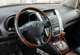 Подержанный автомобиль Lexus RX 2007 года (11 фото)