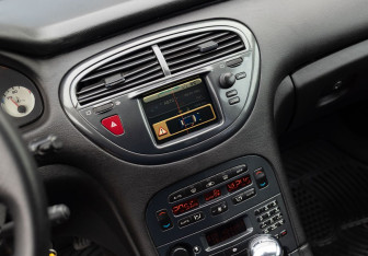 Подержанный автомобиль Peugeot 607 2004 года (13 фото)