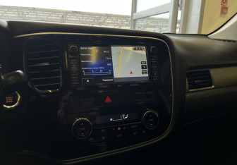Подержанный автомобиль Mitsubishi Outlander 2014 года (14 фото)