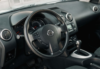 Подержанный автомобиль Nissan Qashqai 2013 года (11 фото)