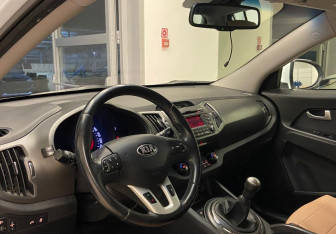 Подержанный автомобиль Kia Sportage 2012 года (7 фото)