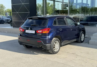 Подержанный автомобиль Mitsubishi ASX 2012 года (11 фото)