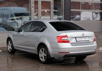 Подержанный автомобиль Skoda Octavia Liftback 2019 года (7 фото)